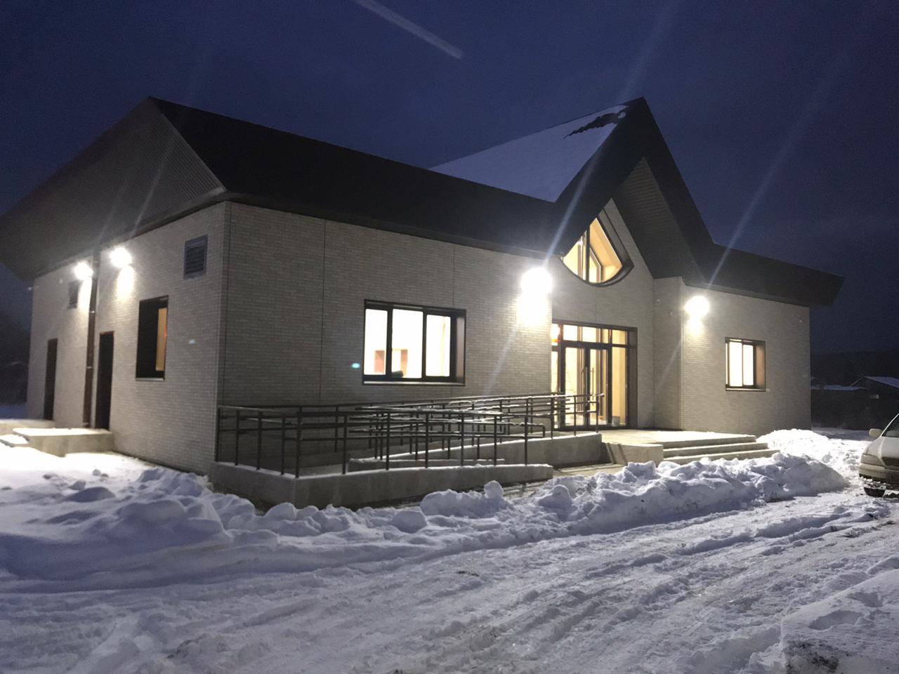 The construction of a rural club in the Vysokoye village of the Anivsky District of the Sakhalin Region was completed.